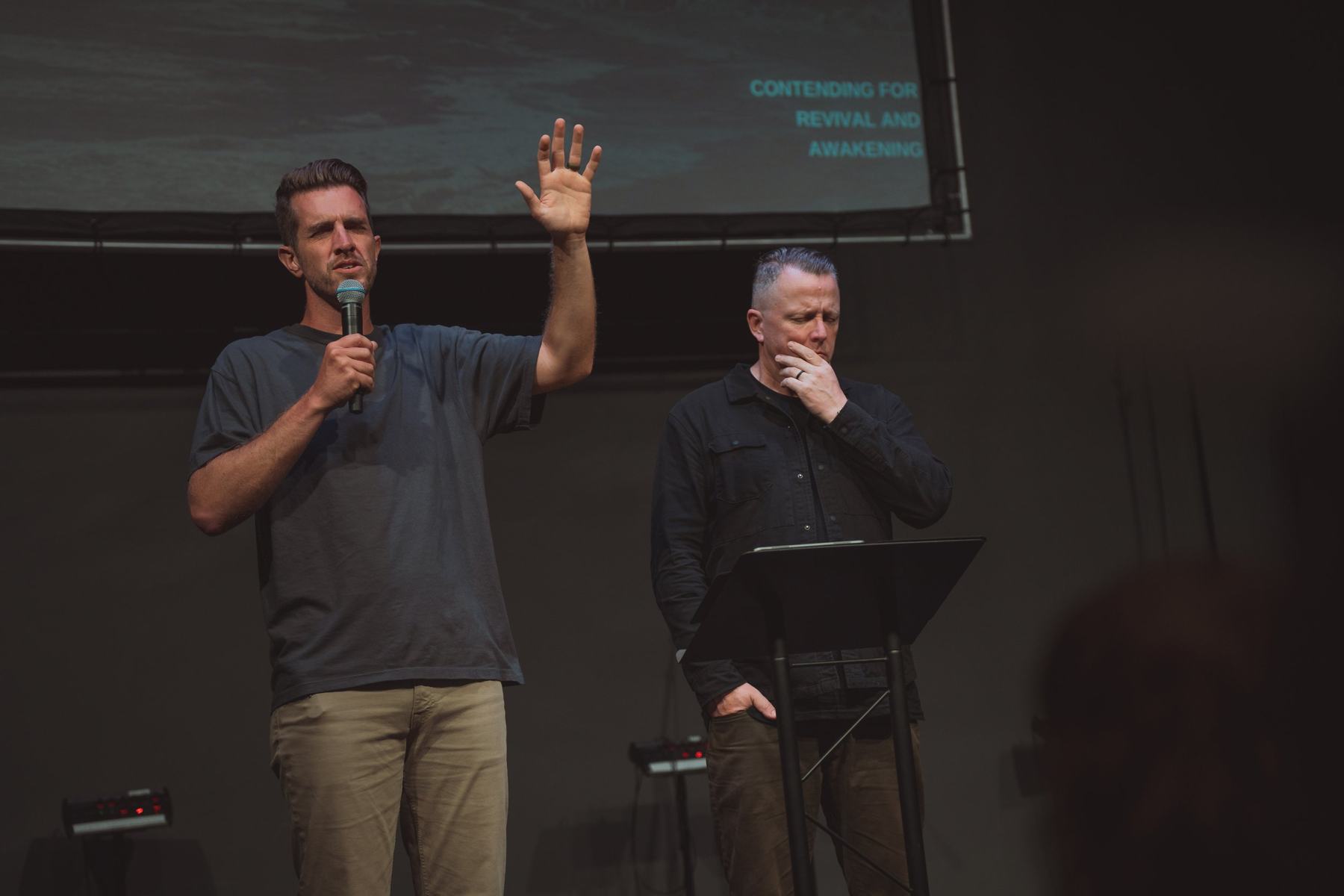 Worship and prayer at Contend for the Coast
